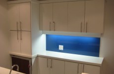 Backpainted-glass-backsplash-blue