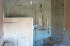 custom_mountain_edge_shower_with_custom_sandblast_design