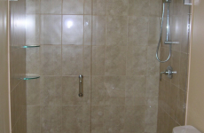 frameless_inline_shower_with_glass_corner_shelves