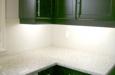 white-back-painted-glass-backsplash1