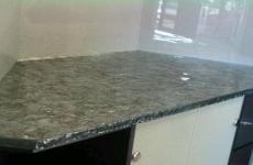 Gravity_Glass_countertop