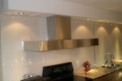 white-back-painted-glass-backsplash21