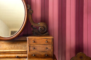 Why Choose a Reproduction Antique Mirror?