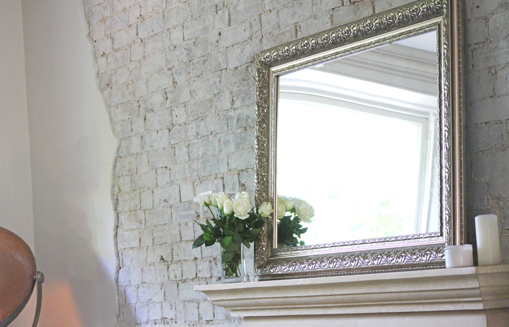 The Versatility of Antique Mirrors: Adding Vintage Charm to Modern Spaces