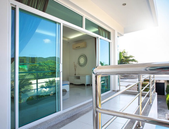 A sliding door with tinted mirrors that incorporates summer style into home décor.